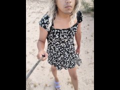 sexy travesti camina en publico con minivestido y tacones violeta linda puta caliente