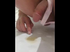 Shemale masturbation with heavy cumshot