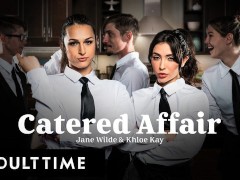 TRANSFIXED – Hot Caterers Jane Wilde & Khloe Kay Get CAUGHT Hooking Up On the Job!