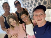 Домашняя секс групповуха двух красоток и хуястых парней