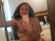 Nos tocamos rico mientras vemos porno!!